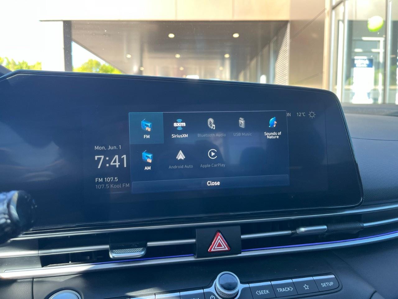 2024 Hyundai Elantra Luxury IVT Photo