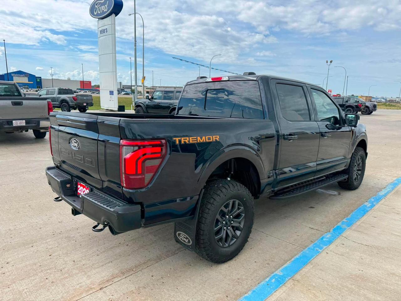 2026 Ford F-150 Tremor 4WD SuperCrew 5.5' Box Photo4