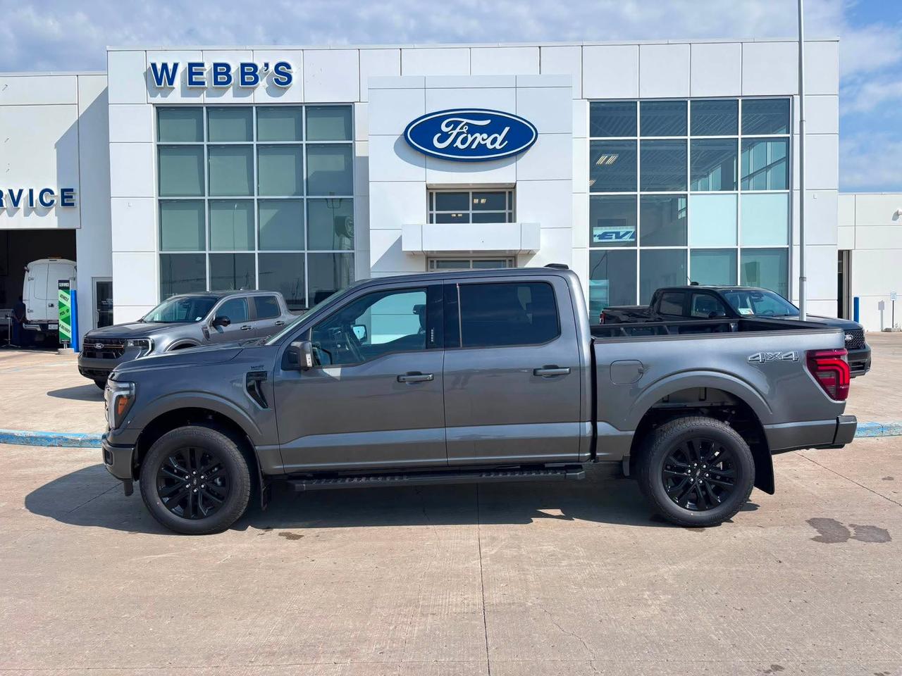 2026 Ford F-150 Lariat 4WD SuperCrew 5.5' Box Photo4