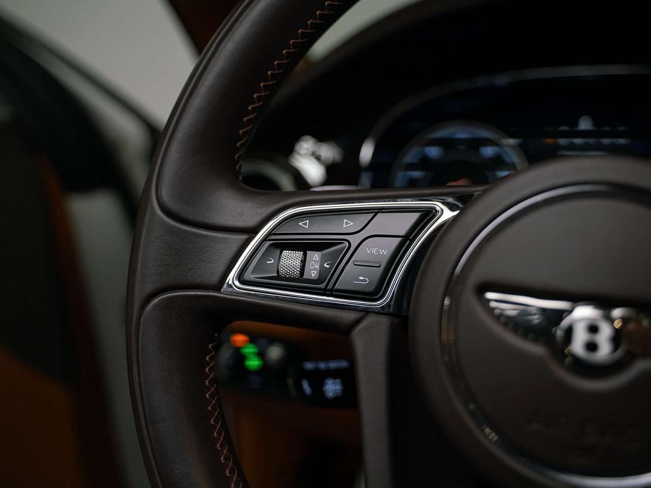 2017 Bentley Bentayga W12 | PANO | 21 IN Photo