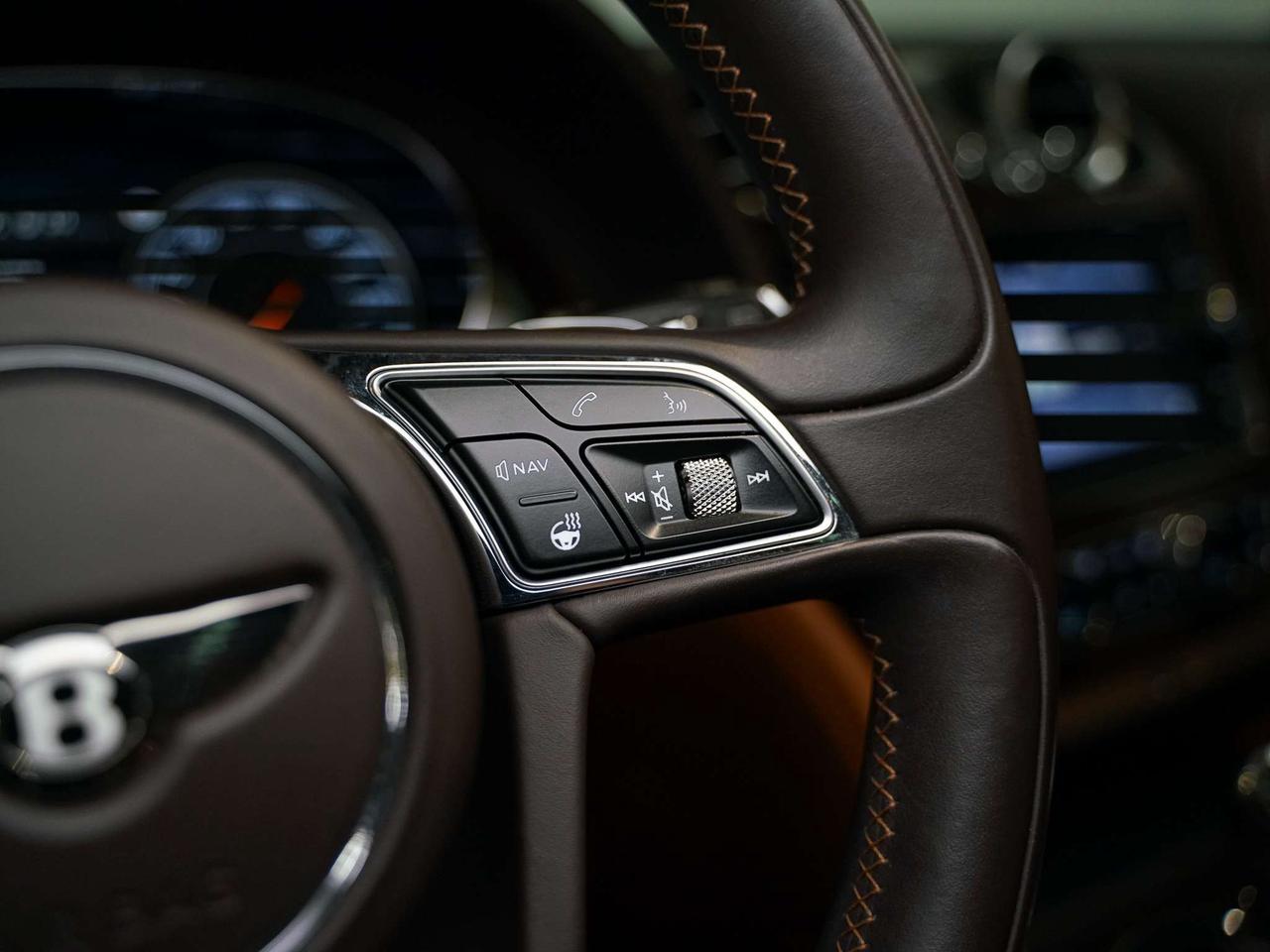 2017 Bentley Bentayga W12 | PANO | 21 IN Photo