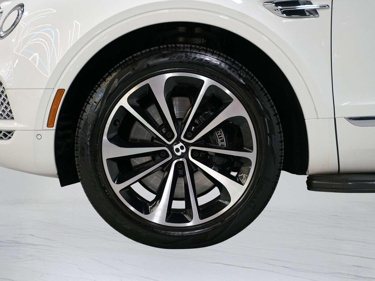2017 Bentley Bentayga W12 | PANO | 21 IN Photo