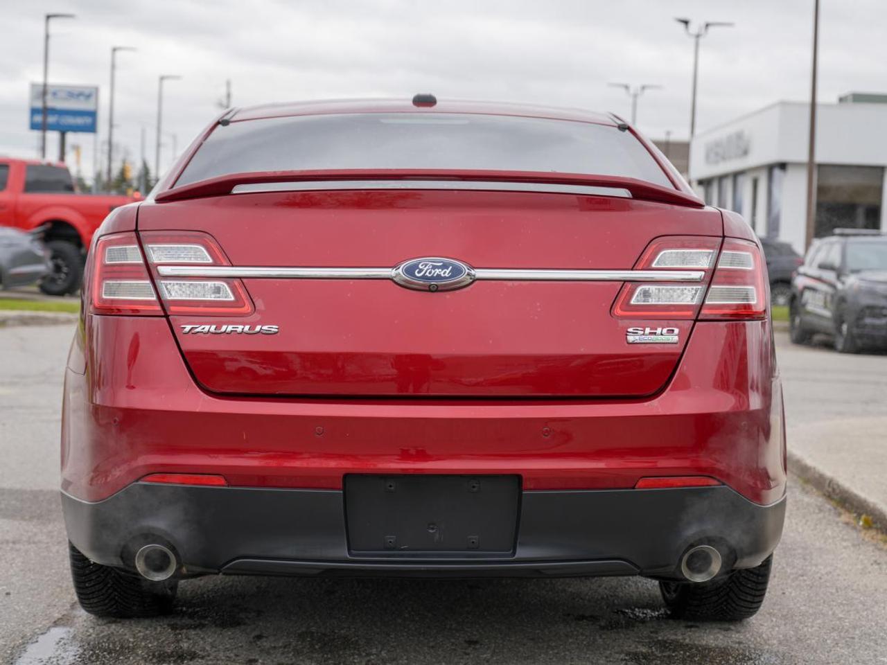 2015 Ford Taurus 4dr Sdn SHO AWD | LEATHER | HEATED STEERING | SUN Photo4