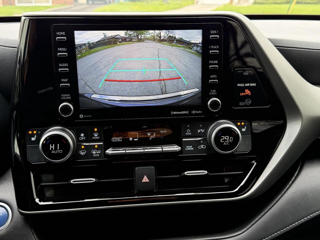 2020 Toyota Highlander Hybrid LE AWD Photo