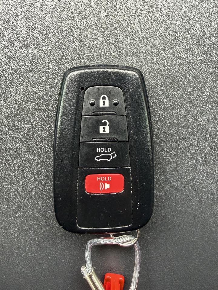 2020 Toyota Highlander Hybrid LE AWD Photo