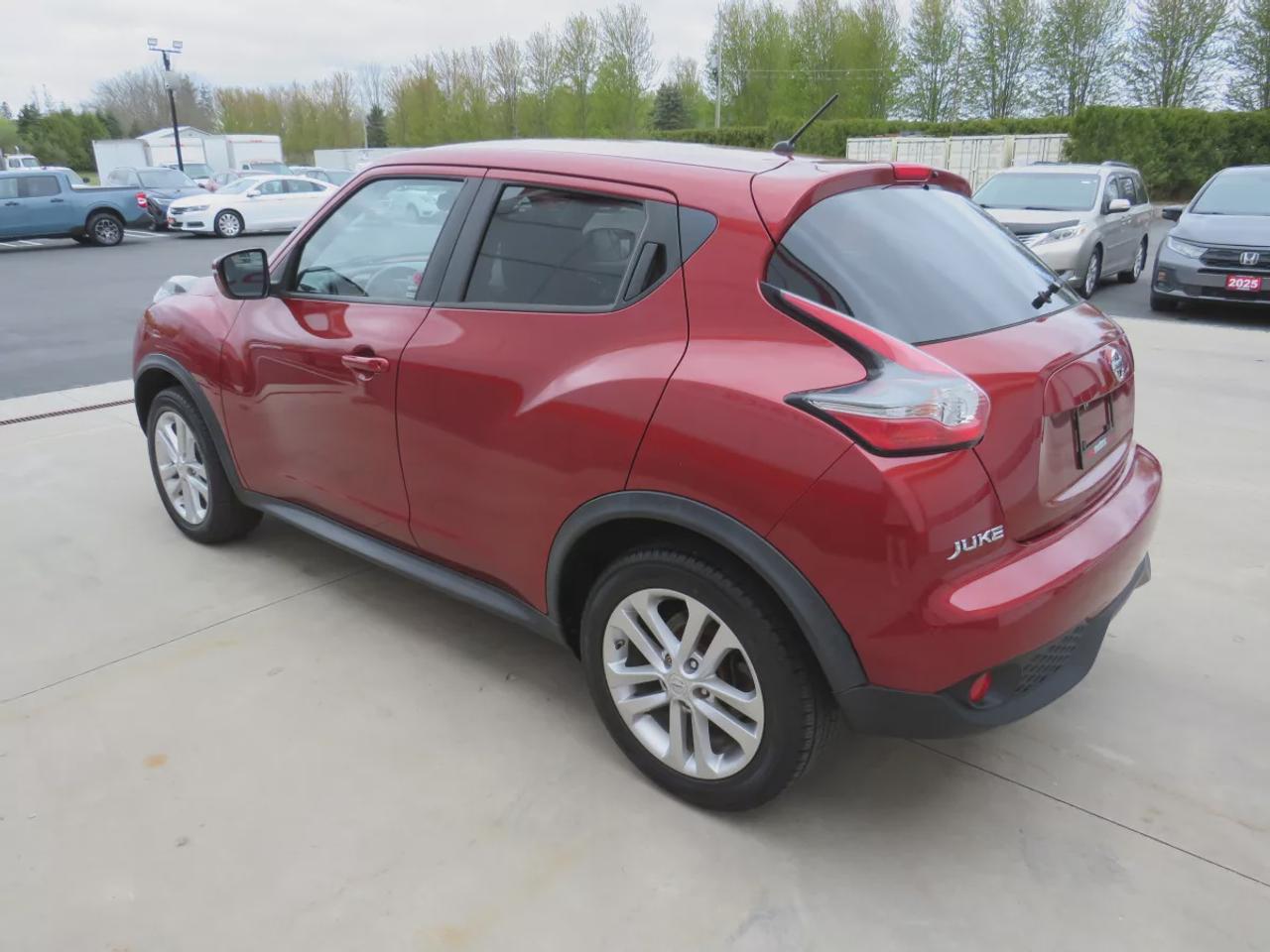 2015 Nissan Juke SV | Clean Title No Accidents | AWD | Push Button Start | Cruise Control | Bluetooth | Reverse Camera | AC | Photo