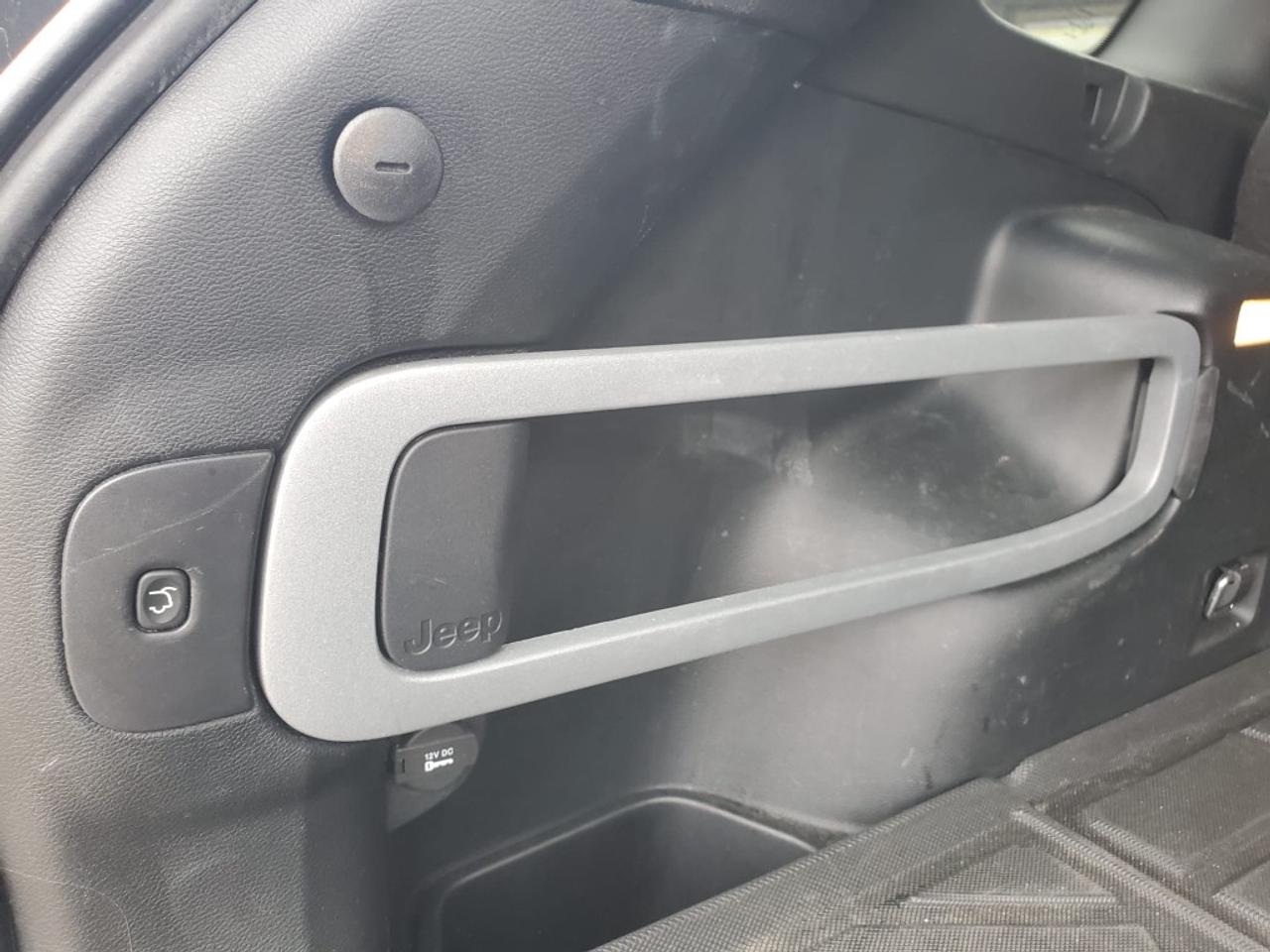 2016 Jeep Cherokee 4WD 4dr North Photo