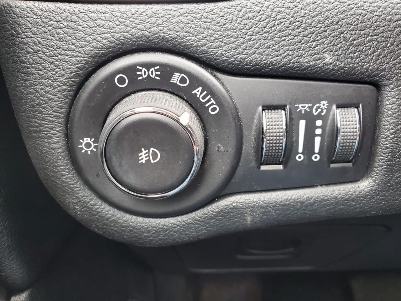 2016 Jeep Cherokee 4WD 4dr North Photo