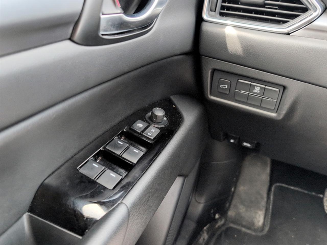 2024 Mazda CX-5 GS  **LEATHER - PWR GATE** Photo