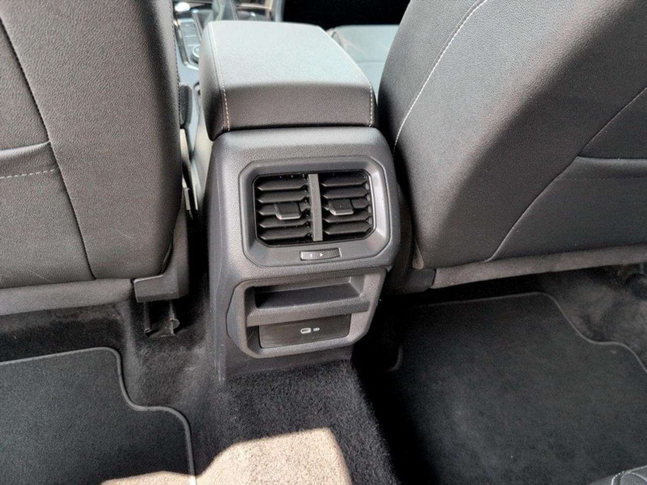 2024 Volkswagen Taos Comfortline  **CLEAN CARFAX** Photo