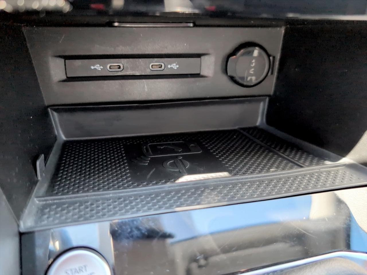 2024 Volkswagen Taos Comfortline  **CLEAN CARFAX** Photo