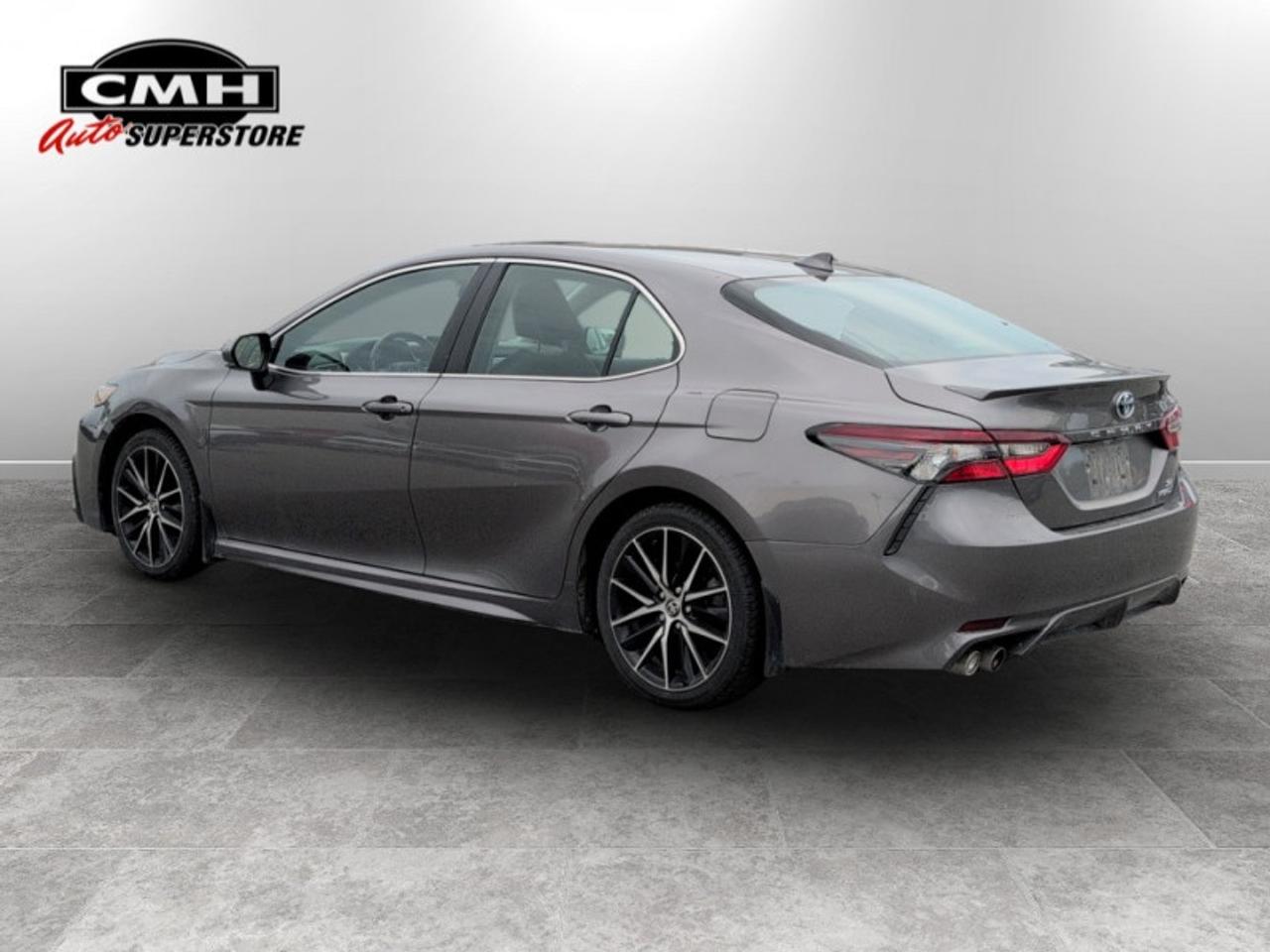 2024 Toyota Camry SE Photo