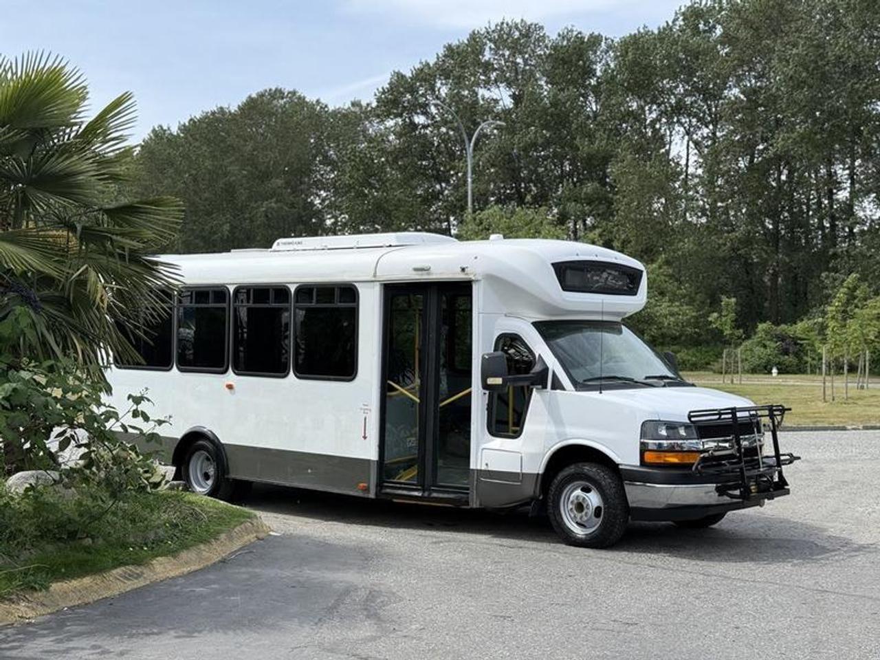 This 2017 Chevrolet Express 4500 bus is powered by a 6.0L V8 paired with an automatic transmission and rear-wheel drive, and is configured to carry 21 passengers including the driver. Equipped with a wheelchair ramp, this bus offers accessible passenger transportation suited for shuttle, care, transit, or fleet applications.

Additional equipment includes a backup camera, master body switch, cruise control, AM/FM radio, air conditioning and heat, and cabin cup holders for added convenience. Finished in white with a blue cloth interior, this bus provides a practical and functional setup for group transportation use. Overall vehicle measurements are approximately 20 feet 3 inches long, 6 feet 5 inches wide, and 7 feet high. This item is currently OFFSITE. You must register an appointment with our office to schedule an offsite viewing. Appointments must be made a minimum of one business day in advance (and as defined by the days that Repo.com is open for business) before your appointment can be scheduled and confirmed. We may, at our own discretion, instead opt to transport smaller items to Repo.coms main yard for viewing purposes.  $39,820.00 plus $375 processing fee, $40,195.00 total payment obligation before taxes.   Listing report, warranty, contract commitment cancellation fee, financing available on approved credit (some limitations and exceptions may apply). All above specifications and information is considered to be accurate but is not guaranteed and no opinion or advice is given as to whether this item should be purchased. We do not allow test drives due to theft, fraud, acts of vandalism and undetectable impaired driving. Instead we provide the following benefits: Complimentary Warranty (with options to extend), Limited Money Back Satisfaction Guarantee on Fully Completed Contracts, Contract Commitment Cancellation, and an Open-Ended Sell-Back Option. Ask seller for details or call 604-522-REPO(7376) to confirm listing availability.