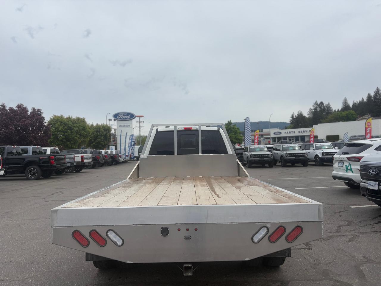 2024 Ford F-550 Super Duty DRW Lariat Photo3