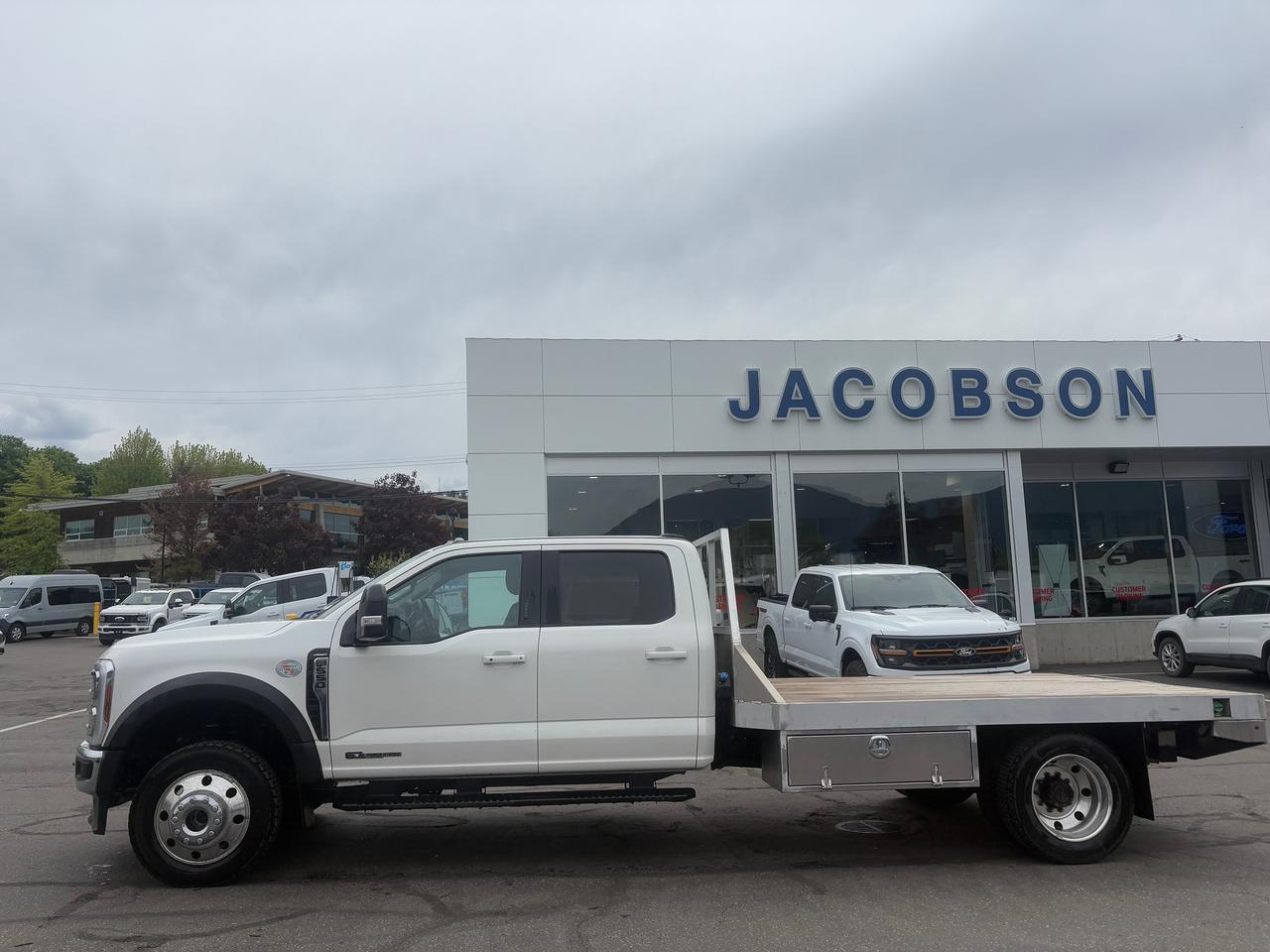 2024 Ford F-550 Super Duty DRW Lariat Photo1