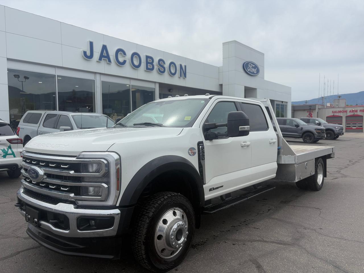 2024 Ford F-550 Super Duty DRW Lariat Photo0