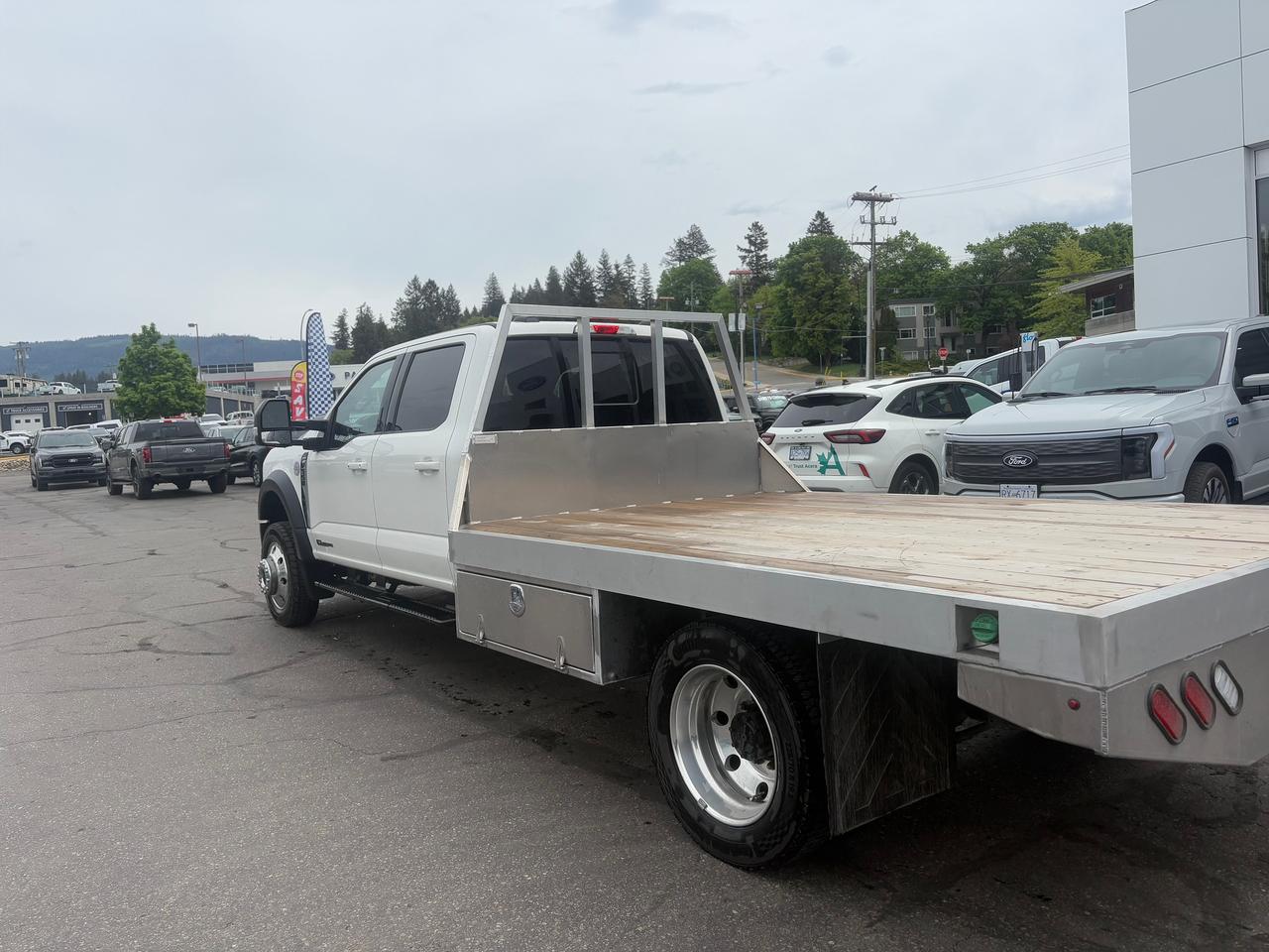 2024 Ford F-550 Super Duty DRW Lariat Photo2