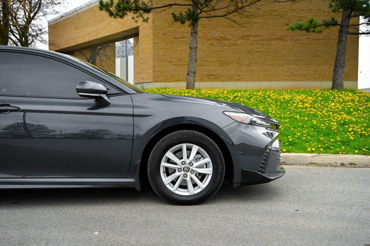 2026 Toyota Camry SE Photo3