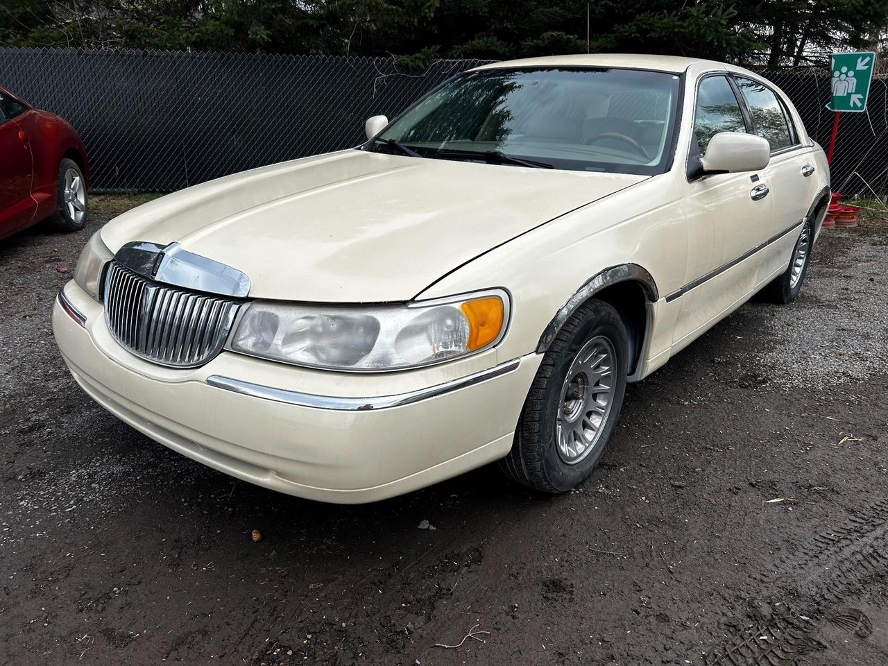 Used 2000 Lincoln Town Car CARTIER for sale in Saint-Lazare, QC