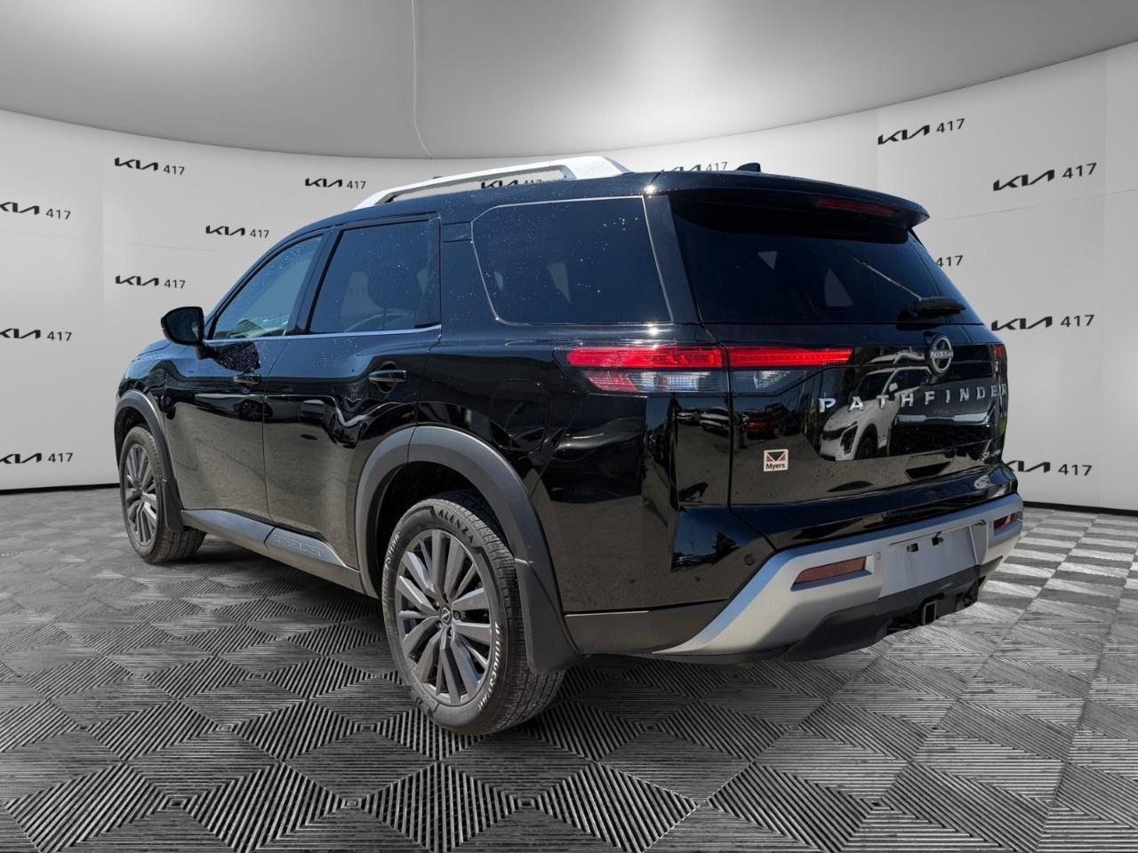 2023 Nissan Pathfinder SL 4WD Photo