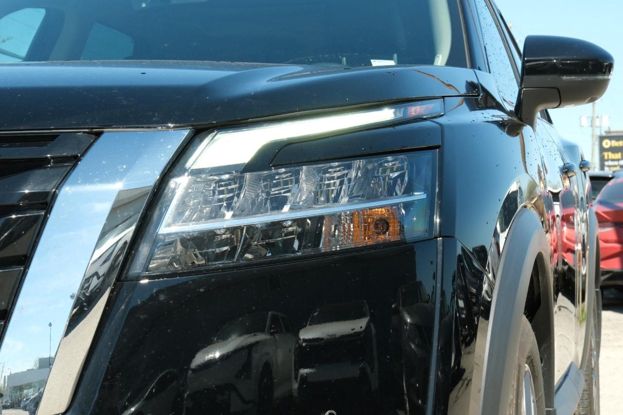 2023 Nissan Pathfinder SL 4WD Photo