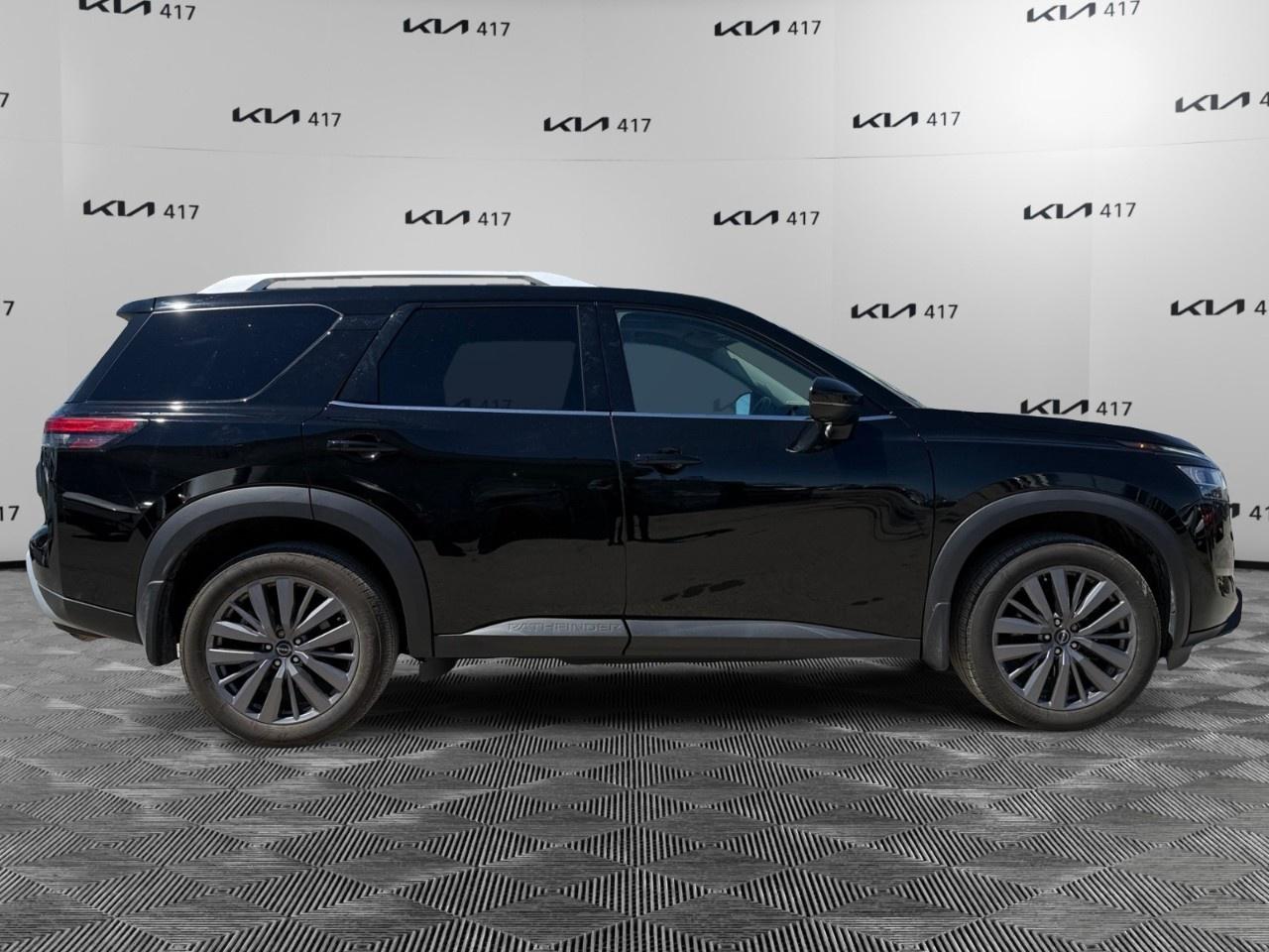 2023 Nissan Pathfinder SL 4WD Photo