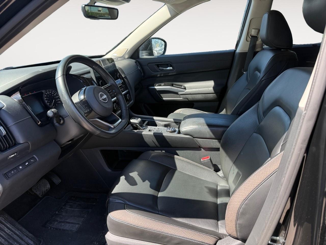 2023 Nissan Pathfinder SL 4WD Photo