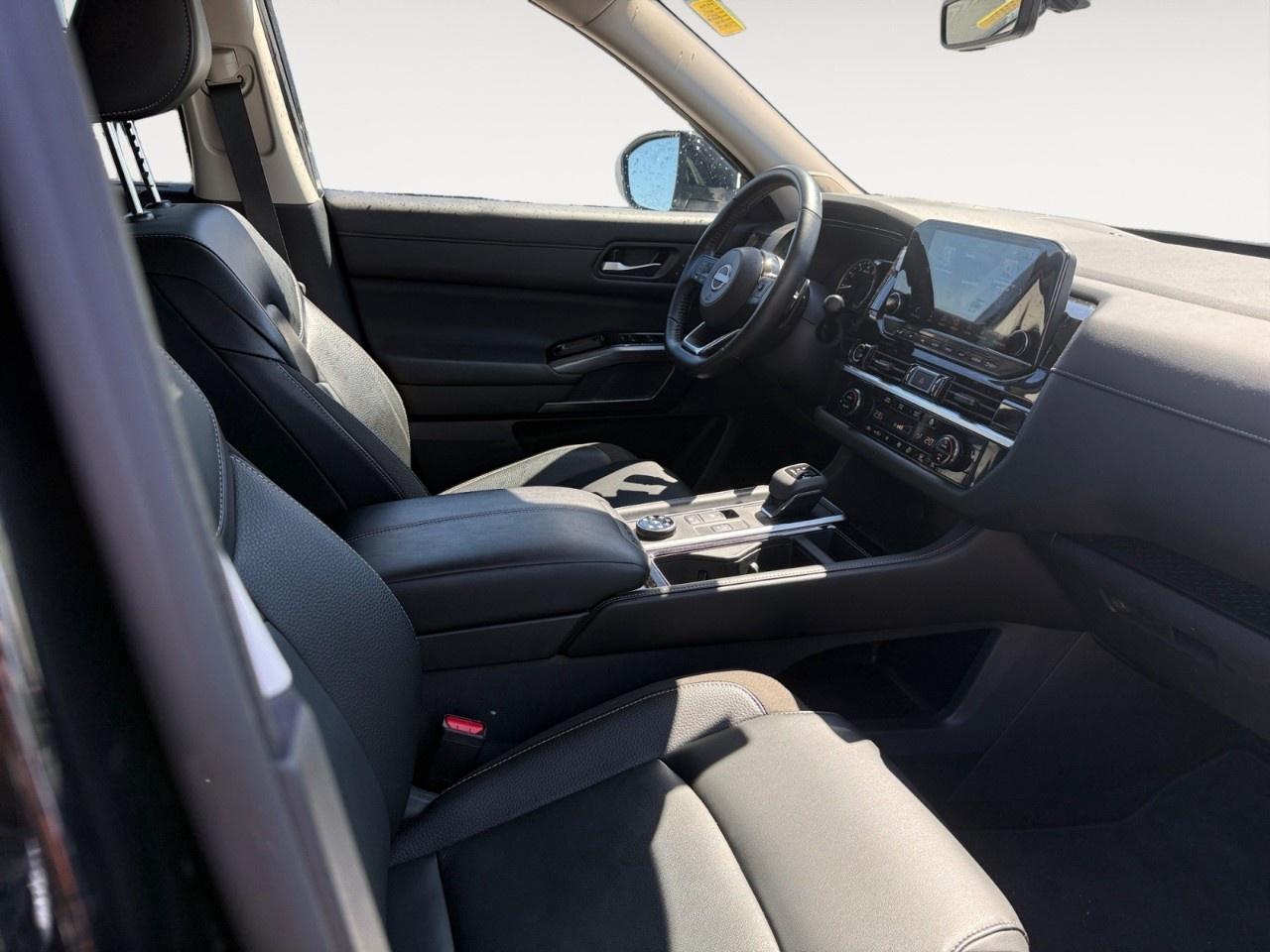 2023 Nissan Pathfinder SL 4WD Photo