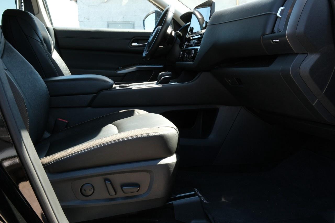 2023 Nissan Pathfinder SL 4WD Photo
