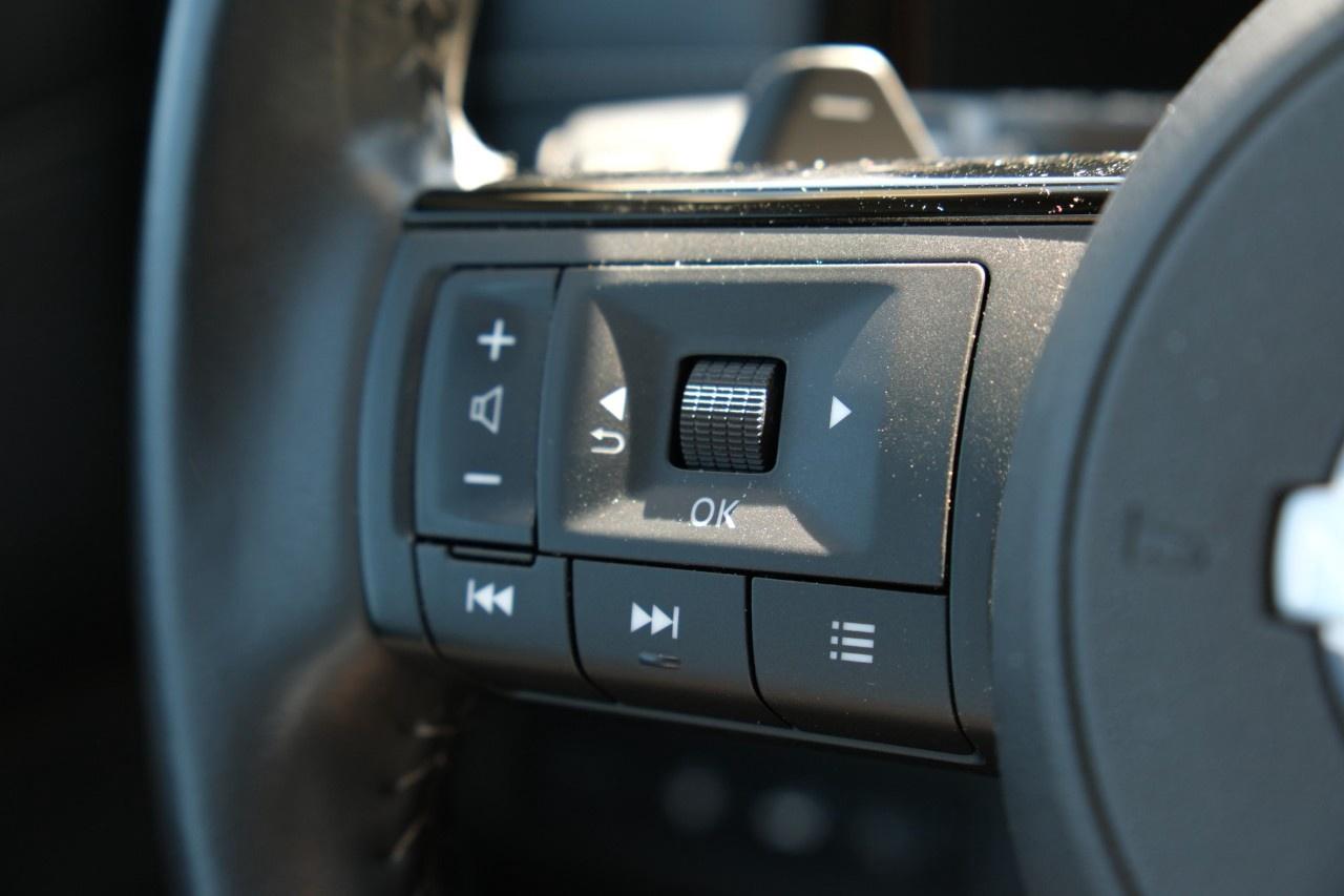 2023 Nissan Pathfinder SL 4WD Photo