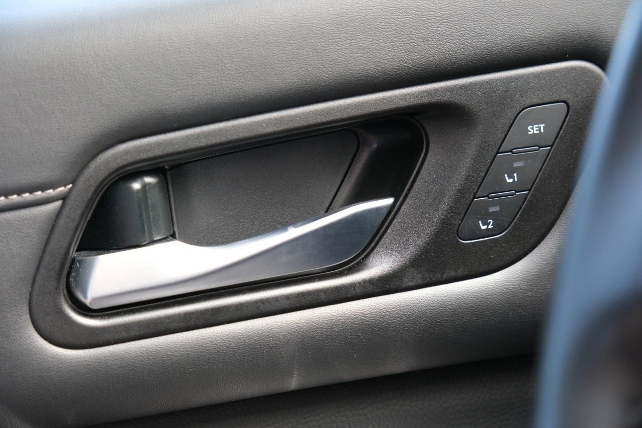 2023 Nissan Pathfinder SL 4WD Photo