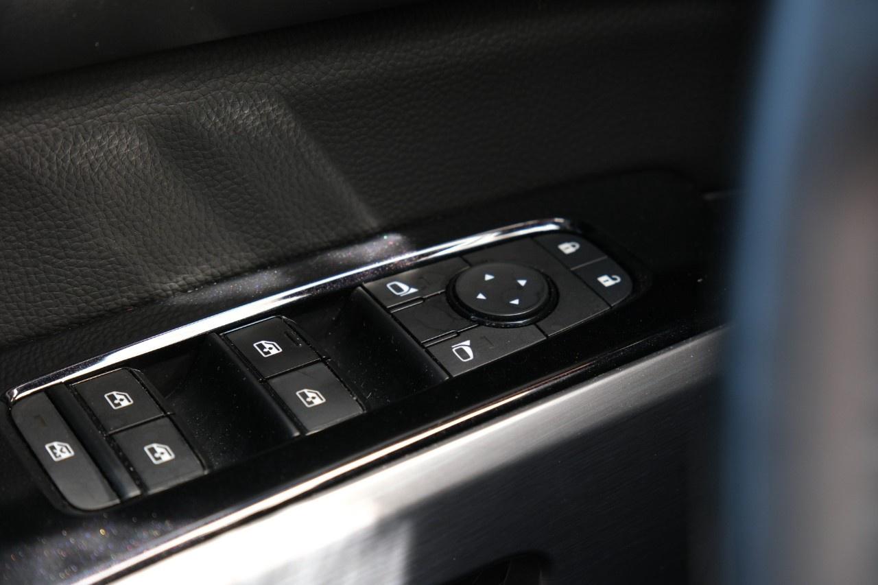 2023 Nissan Pathfinder SL 4WD Photo