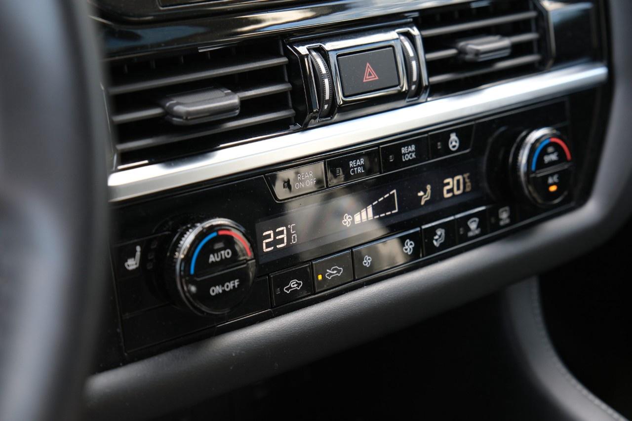2023 Nissan Pathfinder SL 4WD Photo