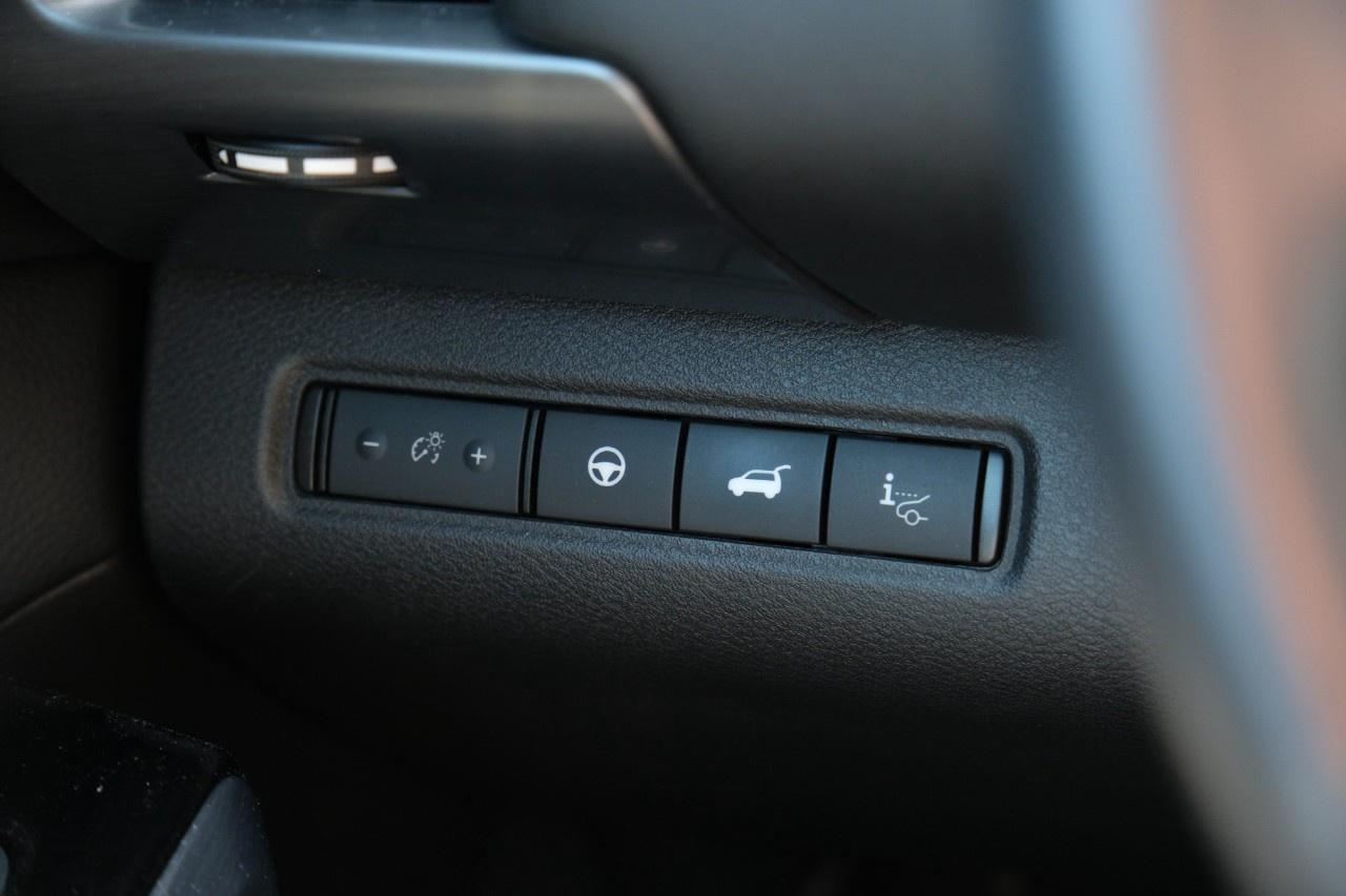 2023 Nissan Pathfinder SL 4WD Photo