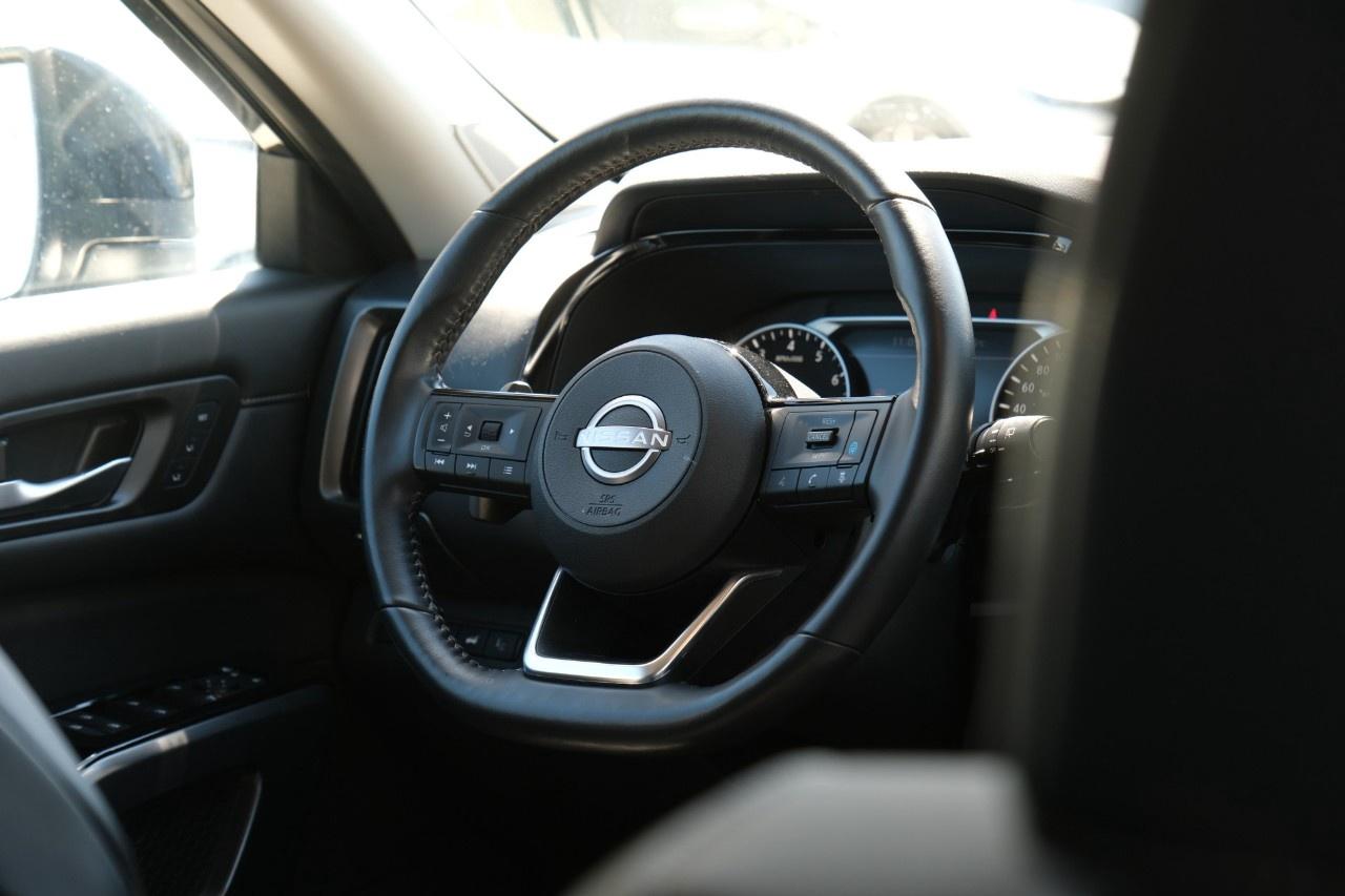 2023 Nissan Pathfinder SL 4WD Photo