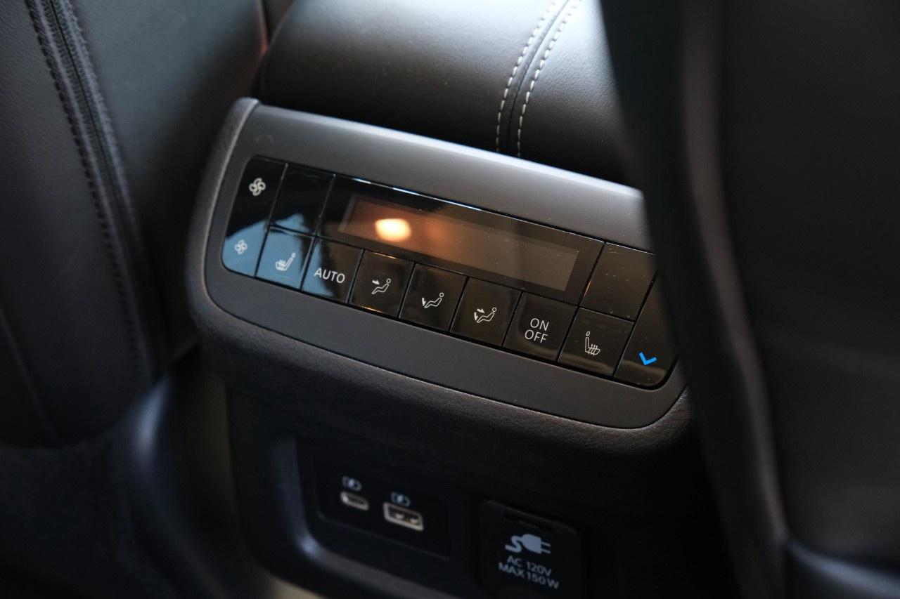 2023 Nissan Pathfinder SL 4WD Photo