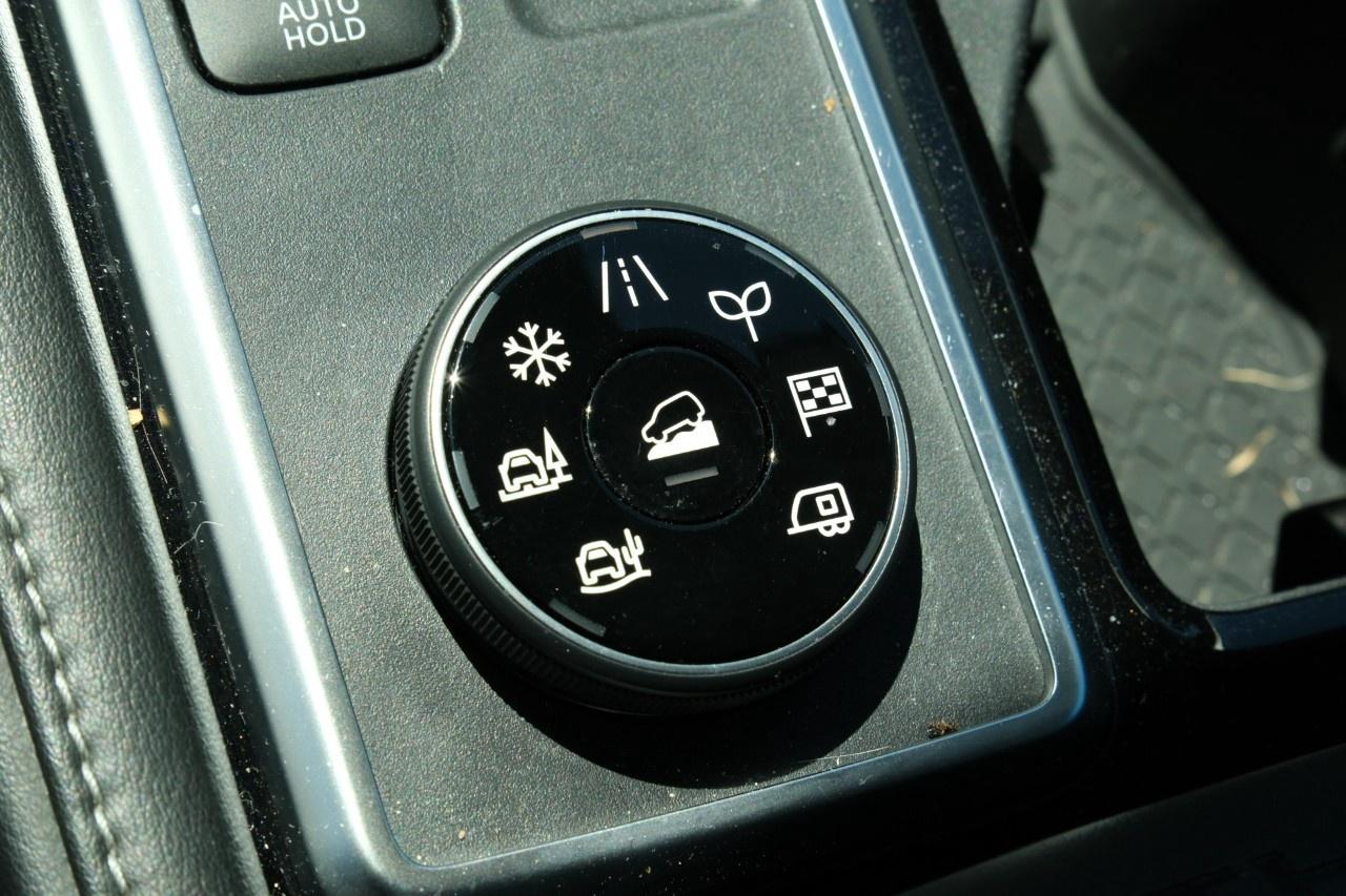 2023 Nissan Pathfinder SL 4WD Photo