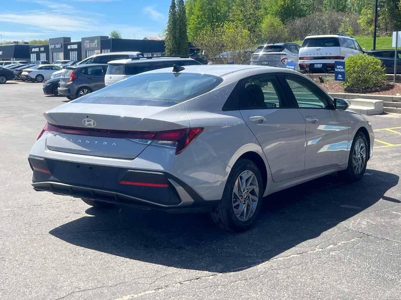 2026 Hyundai Elantra Preferred IVT Photo