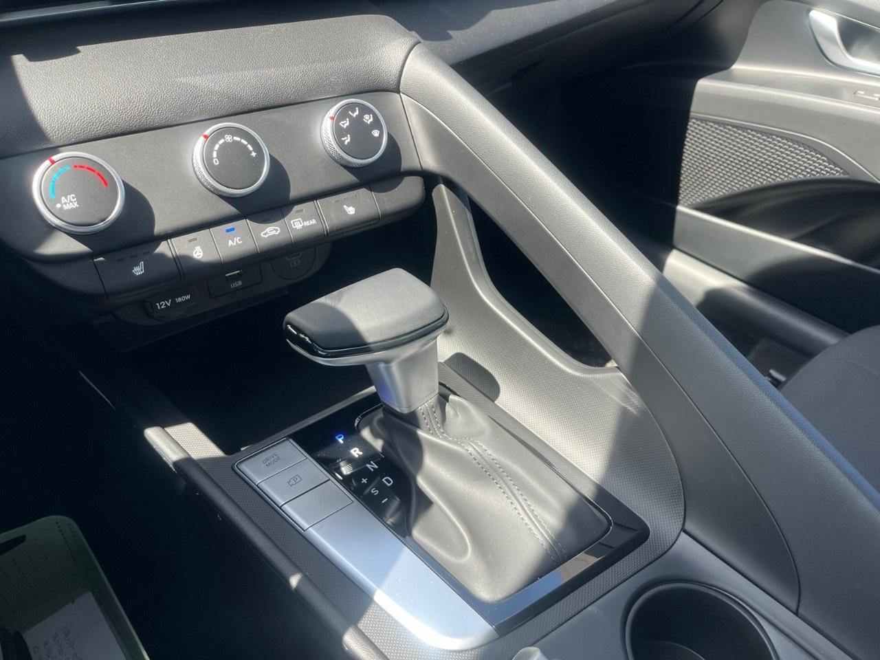 2026 Hyundai Elantra Preferred IVT Photo