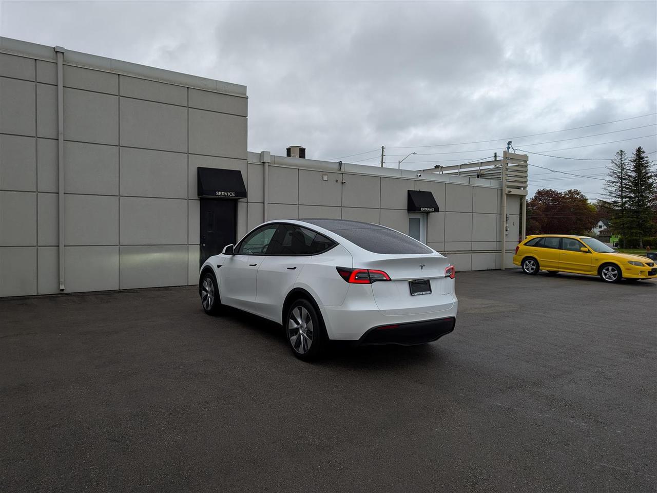 2020 Tesla Model Y LONG RANGE AWD - DUAL MOTOR Photo2
