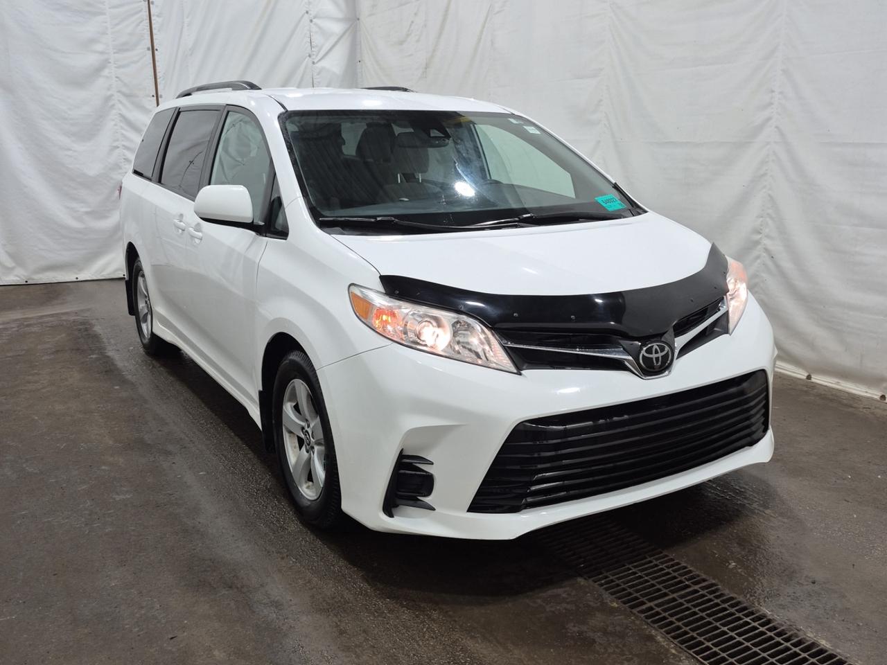 2020 Toyota Sienna LE | 8 PASS | NO ACCIDENTS | ONE OWNER | TOYOTA SERVICED Photo2