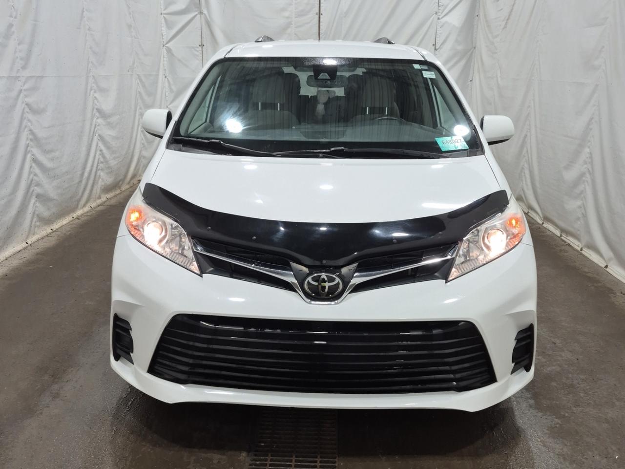 2020 Toyota Sienna LE | 8 PASS | NO ACCIDENTS | ONE OWNER | TOYOTA SERVICED Photo