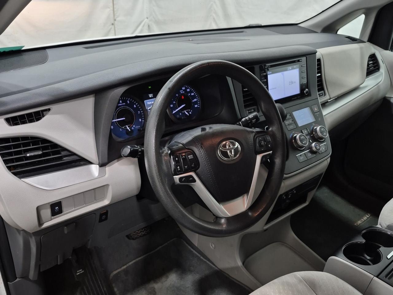 2020 Toyota Sienna LE | 8 PASS | NO ACCIDENTS | ONE OWNER | TOYOTA SERVICED Photo