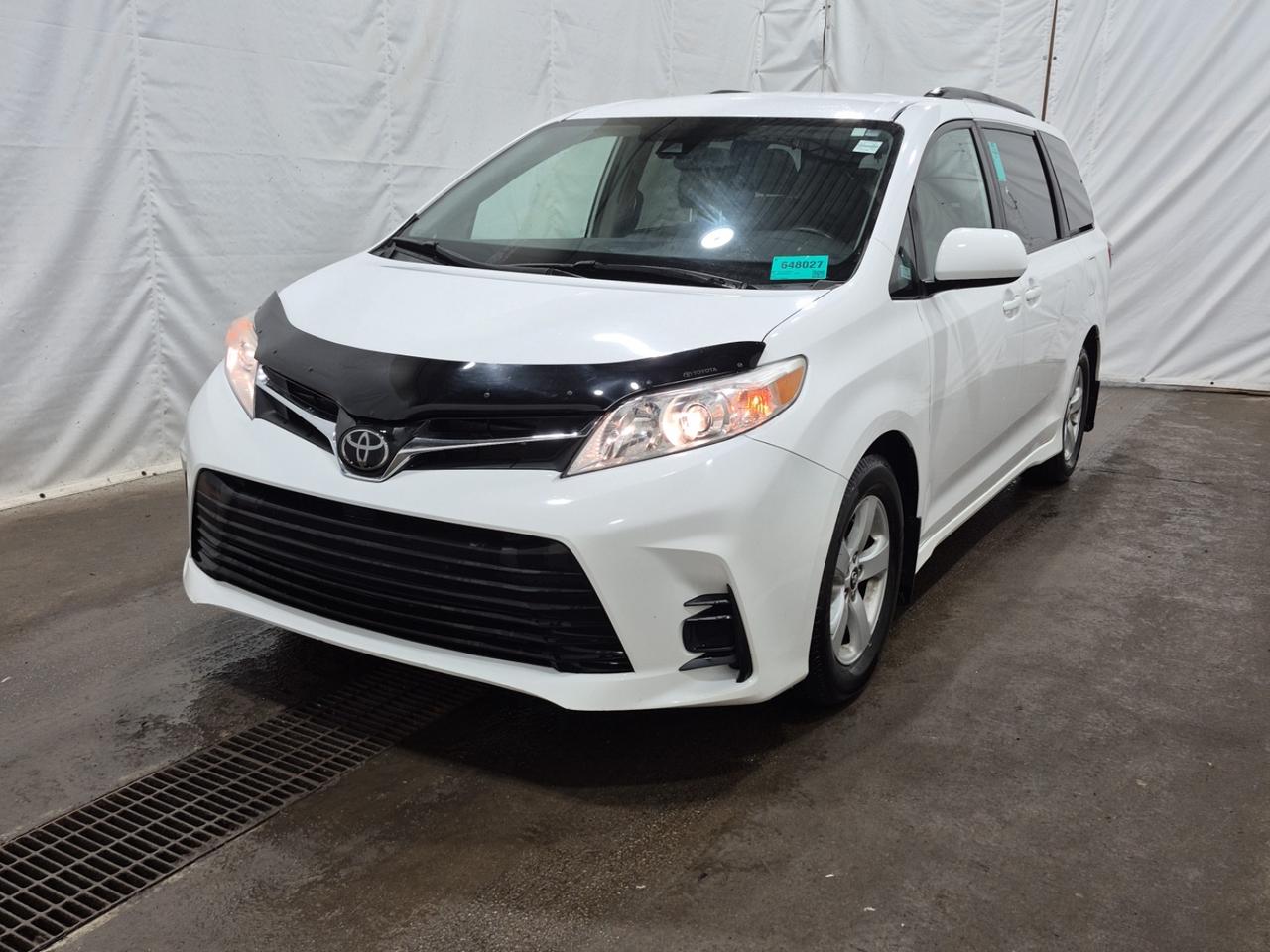 2020 Toyota Sienna LE | 8 PASS | NO ACCIDENTS | ONE OWNER | TOYOTA SERVICED Photo