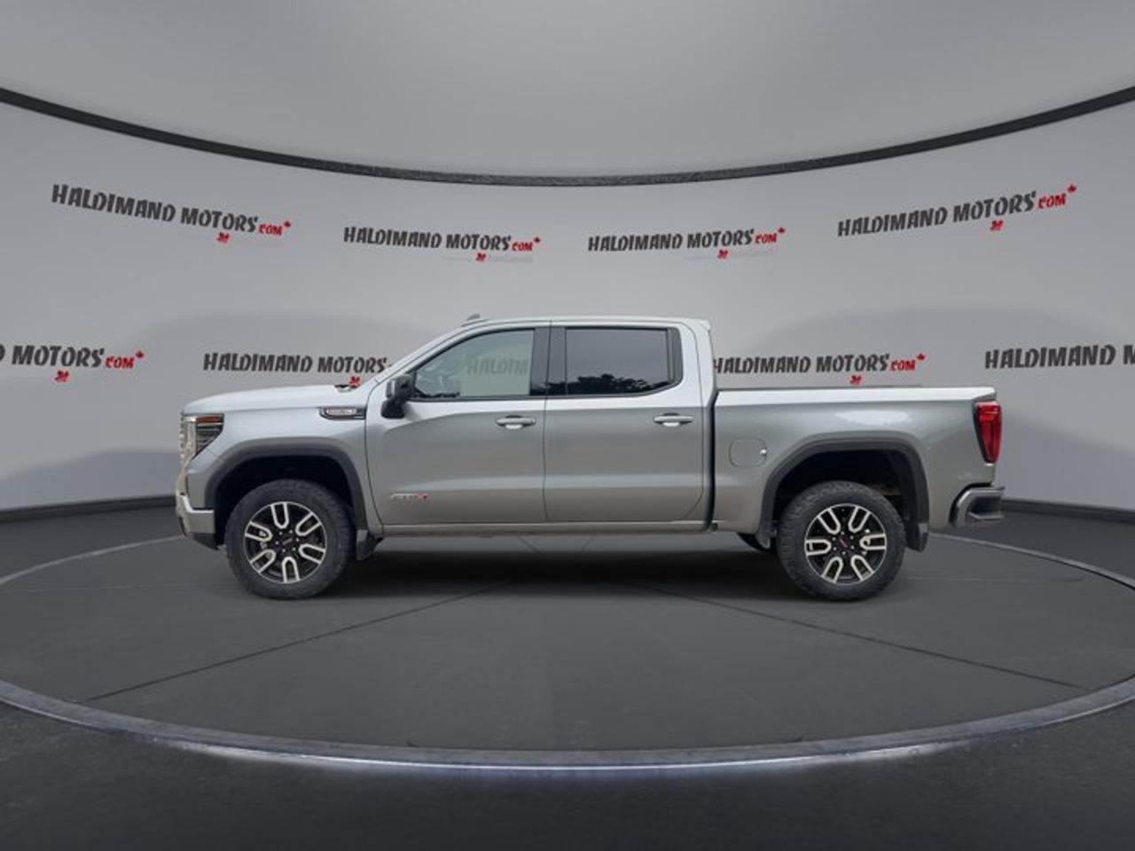 2024 GMC Sierra 1500 AT4 Crew Cab 6' Box 4WD | No Accidents | Ventilated Front Seats Photo4