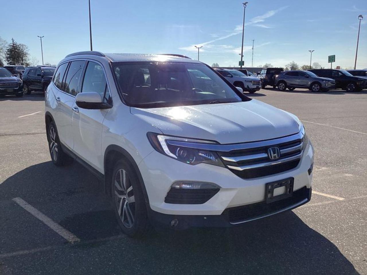 2017 Honda Pilot Touring AWD | No Accidents | Ventilated Front Seats | Heated Steering Photo2