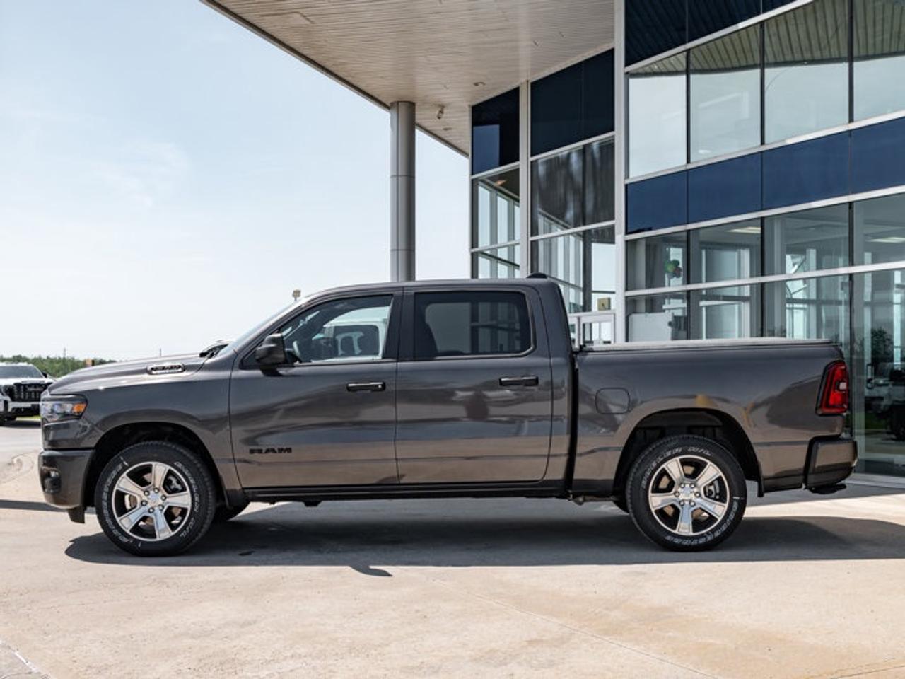 2026 RAM 1500 Express Photo4