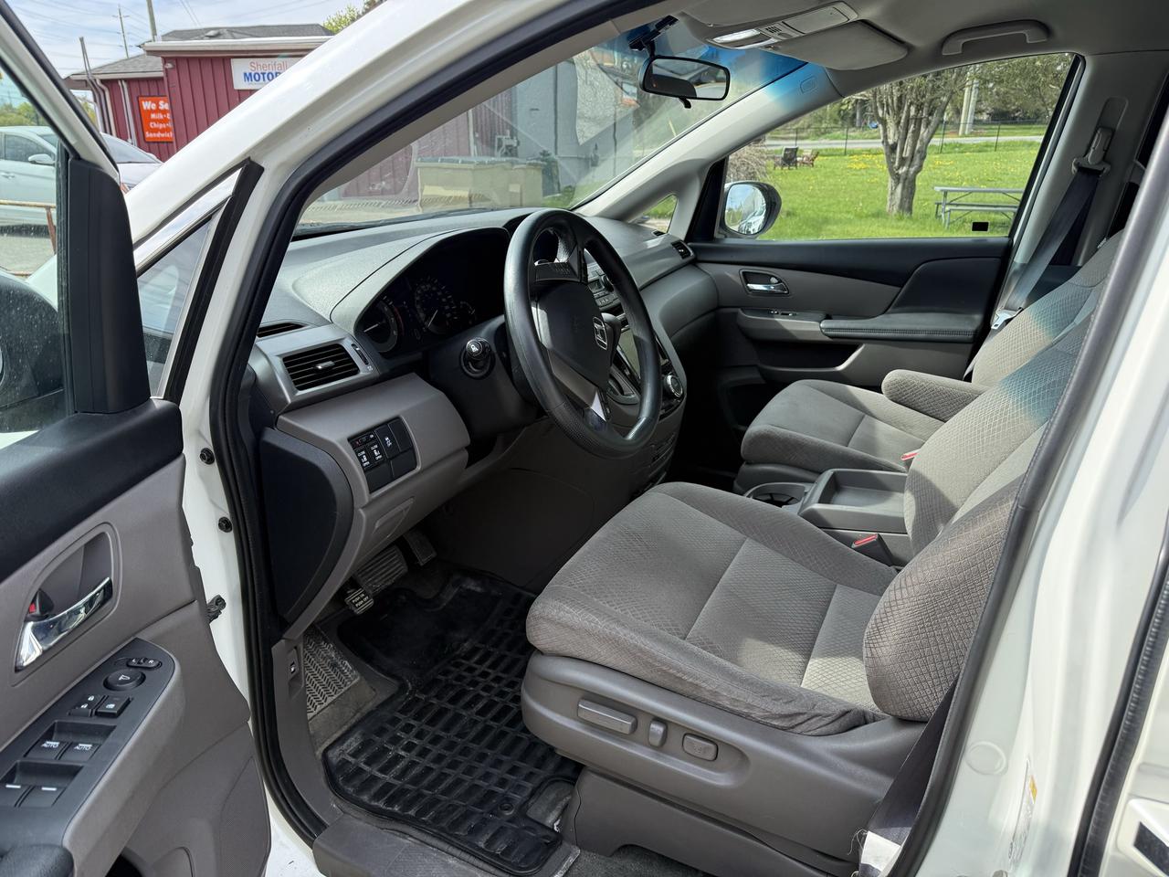 2016 Honda Odyssey EX Photo3