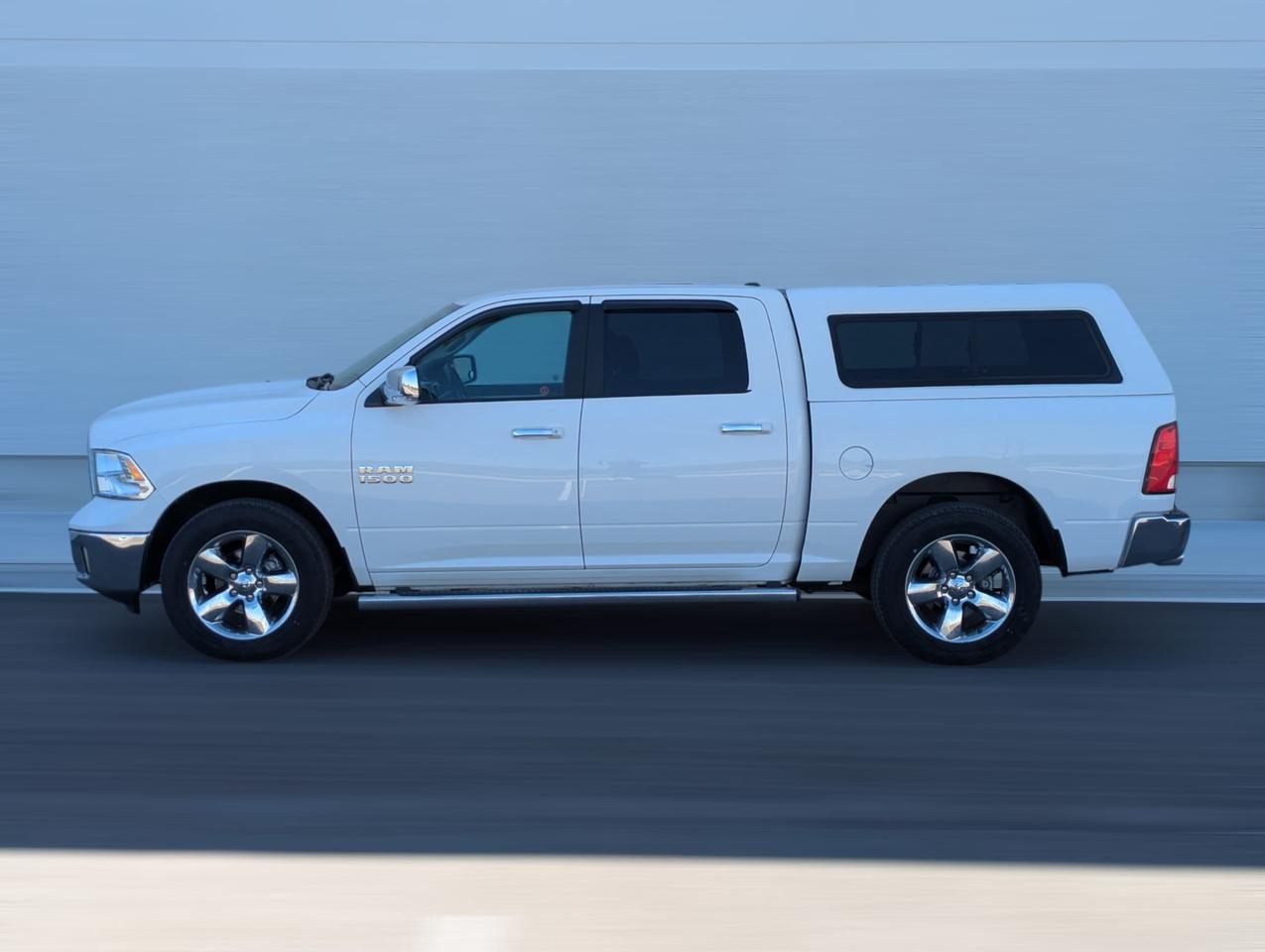 2017 RAM 1500 BIGHORN Photo4