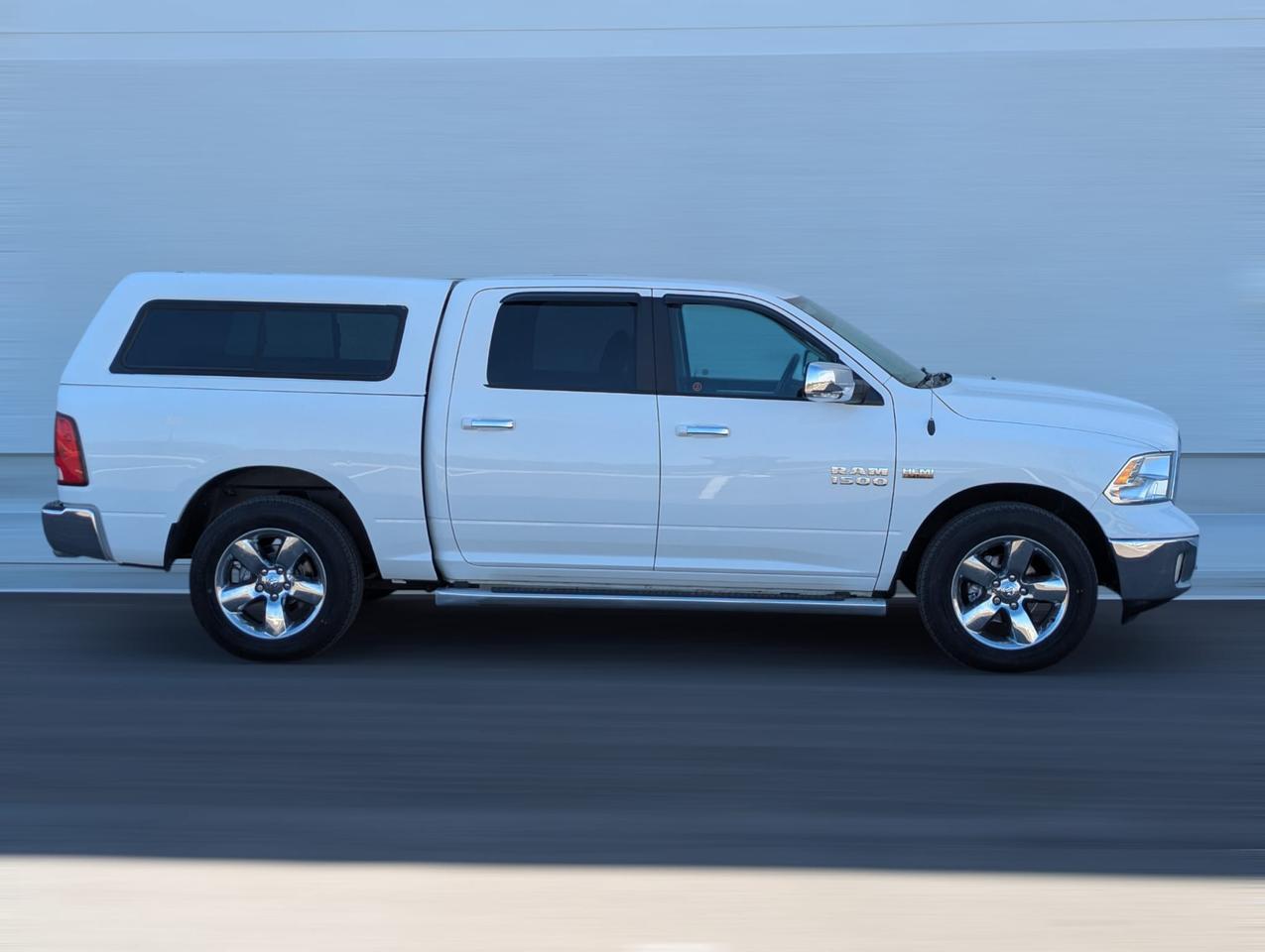 2017 RAM 1500 BIGHORN Photo3